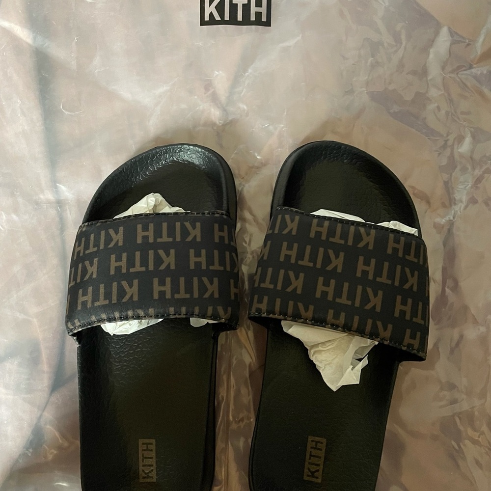 limited edition Women’s kith monogram slides